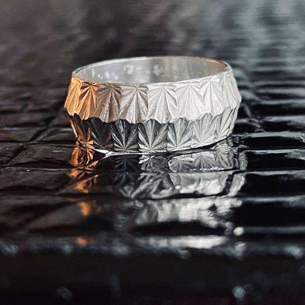 MILOR ITALY STERLING SILVER DIAMOND CUT TEXTURED TAPERED BAND RING